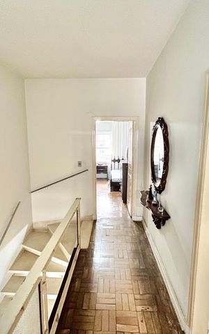 Casa à venda com 180m², 2 quartos e 2 vagas Casa à venda com 180m², 2 quartos e 2 vagasCorredor