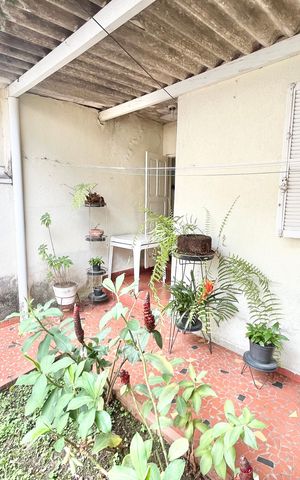 Casa à venda com 180m², 2 quartos e 2 vagas Casa à venda com 180m², 2 quartos e 2 vagasQuintal
