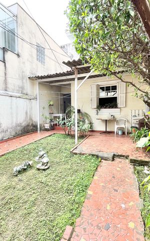 Casa à venda com 180m², 2 quartos e 2 vagas Casa à venda com 180m², 2 quartos e 2 vagasQuintal