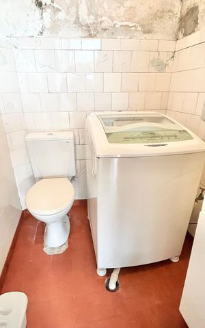 Casa à venda com 180m², 2 quartos e 2 vagas Casa à venda com 180m², 2 quartos e 2 vagasBanheiro de serviço