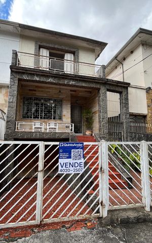 Casa à venda com 180m², 2 quartos e 2 vagas Casa à venda com 180m², 2 quartos e 2 vagasFachada/Placa