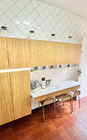 Casa à venda com 180m², 2 quartos e 2 vagas Casa à venda com 180m², 2 quartos e 2 vagasCozinha