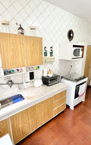 Casa à venda com 180m², 2 quartos e 2 vagas Casa à venda com 180m², 2 quartos e 2 vagasCozinha