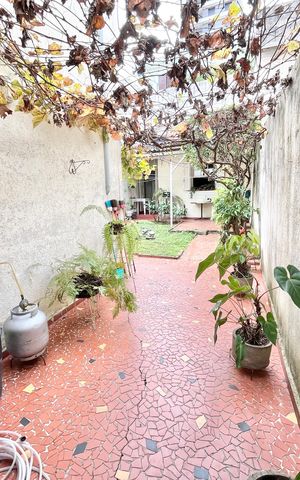 Casa à venda com 180m², 2 quartos e 2 vagas Casa à venda com 180m², 2 quartos e 2 vagasÁrea externa