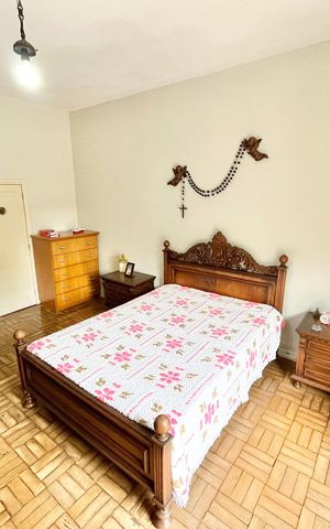 Casa à venda com 180m², 2 quartos e 2 vagas Casa à venda com 180m², 2 quartos e 2 vagasQuarto 1