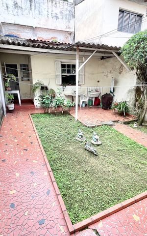 Casa à venda com 180m², 2 quartos e 2 vagas Casa à venda com 180m², 2 quartos e 2 vagasQuintal