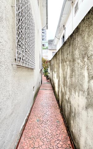 Casa à venda com 180m², 2 quartos e 2 vagas Casa à venda com 180m², 2 quartos e 2 vagasÁrea externa