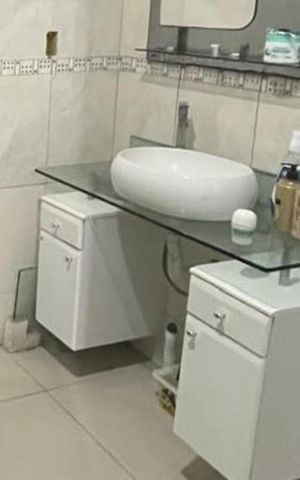 Casa para alugar com 100m², 3 quartos e 2 vagas Casa para alugar com 100m², 3 quartos e 2 vagasBanheiro social