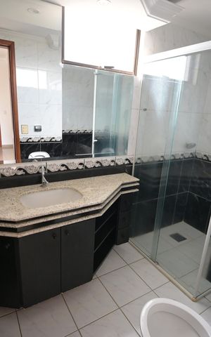 Apartamento para alugar com 171m², 6 quartos e 2 vagas