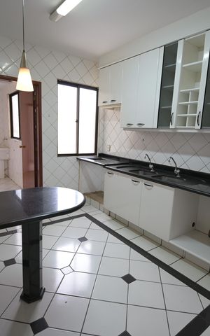 Apartamento para alugar com 171m², 6 quartos e 2 vagas