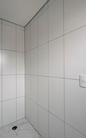 Apartamento para alugar com 122m², 2 quartos e 2 vagas Apartamento para alugar com 122m², 2 quartos e 2 vagasBanheiro da suíte 1