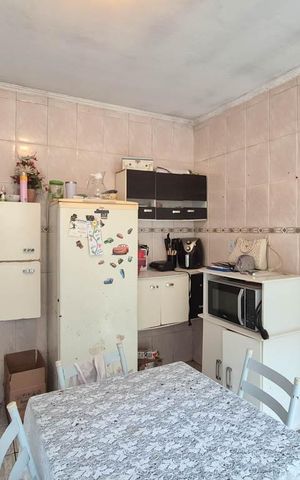 Casa à venda com 246m², 4 quartos e 2 vagas Casa à venda com 246m², 4 quartos e 2 vagasCasa 1