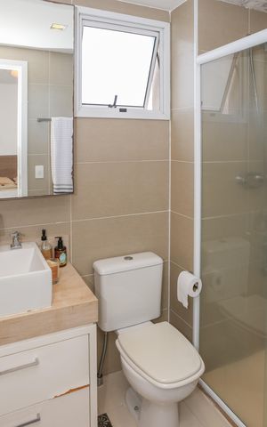 Apartamento à venda com 96m², 2 quartos e 2 vagas Apartamento à venda com 96m², 2 quartos e 2 vagasBanheiro da Suíte 1