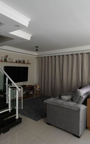 Casa de condomínio à venda com 150m², 3 quartos e 3 vagasSala