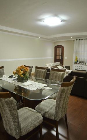 Casa à venda com 600m², 3 quartos e 6 vagasSala