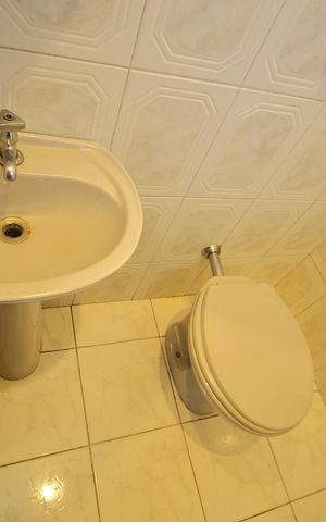 Casa à venda com 600m², 3 quartos e 6 vagasBanheiro de serviço