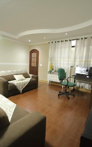 Casa à venda com 600m², 3 quartos e 6 vagasSala