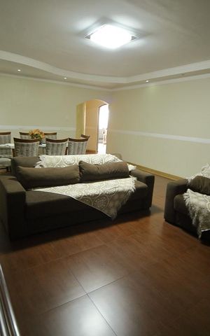 Casa à venda com 600m², 3 quartos e 6 vagasSala