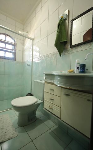 Casa à venda com 600m², 3 quartos e 6 vagasBanheiro Suíte 2