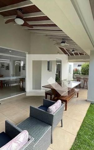 Casa de condomínio à venda com 340m², 4 quartos e 4 vagas Casa de condomínio à venda com 340m², 4 quartos e 4 vagasÁrea Externa