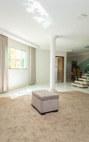 Casa para alugar com 964m², 5 quartos e 4 vagas Casa para alugar com 964m², 5 quartos e 4 vagasSala 1