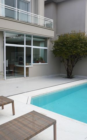 Casa de condomínio à venda com 427m², 3 quartos e 4 vagasPiscina