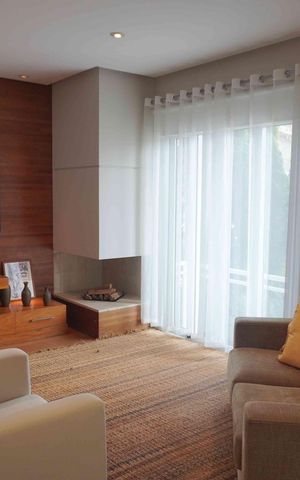 Casa de condomínio à venda com 427m², 3 quartos e 4 vagas Casa de condomínio à venda com 427m², 3 quartos e 4 vagasSala de TV
