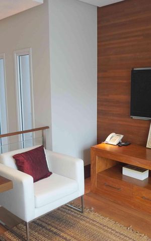 Casa de condomínio à venda com 427m², 3 quartos e 4 vagas Casa de condomínio à venda com 427m², 3 quartos e 4 vagasSala de TV