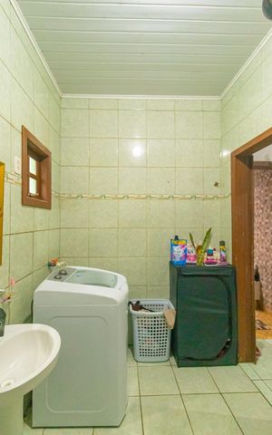 Casa à venda com 297m², 3 quartos e 2 vagasBanheiro de serviço