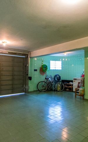 Casa à venda com 200m², 3 quartos e 3 vagas Casa à venda com 200m², 3 quartos e 3 vagasGaragem