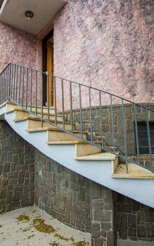 Casa à venda com 200m², 3 quartos e 3 vagas Casa à venda com 200m², 3 quartos e 3 vagasÁrea externa