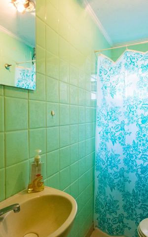 Casa à venda com 200m², 3 quartos e 3 vagas Casa à venda com 200m², 3 quartos e 3 vagasBanheiro de serviço