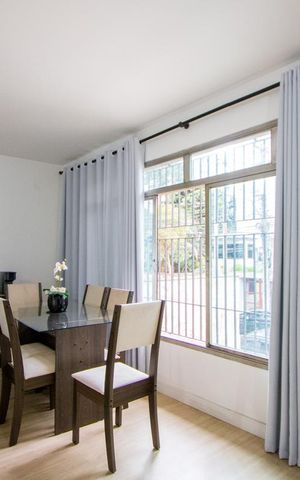 Casa à venda com 200m², 3 quartos e 3 vagas Casa à venda com 200m², 3 quartos e 3 vagasSala