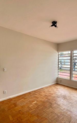 Casa à venda com 130m², 3 quartos e 4 vagas Casa à venda com 130m², 3 quartos e 4 vagasSala