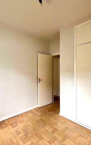 Casa à venda com 130m², 3 quartos e 4 vagas Casa à venda com 130m², 3 quartos e 4 vagasQuarto 3