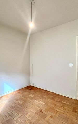Casa à venda com 130m², 3 quartos e 4 vagas Casa à venda com 130m², 3 quartos e 4 vagasQuarto 1