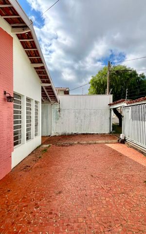 Casa à venda com 130m², 3 quartos e 4 vagas Casa à venda com 130m², 3 quartos e 4 vagasFachada