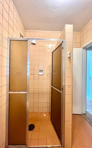 Casa à venda com 130m², 3 quartos e 4 vagas Casa à venda com 130m², 3 quartos e 4 vagasBanheiro social