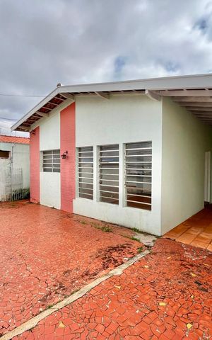 Casa à venda com 130m², 3 quartos e 4 vagas Casa à venda com 130m², 3 quartos e 4 vagasFachada