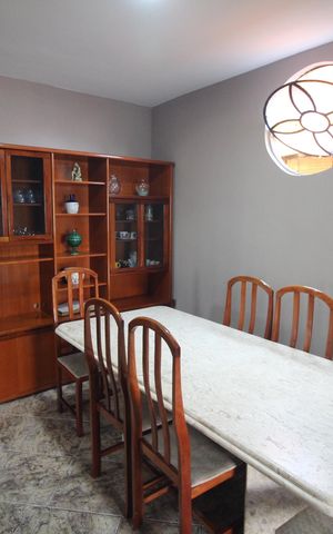 Casa à venda com 374m², 2 quartos e 1 vagaSala