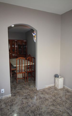 Casa à venda com 374m², 2 quartos e 1 vagaSala