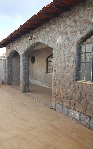 Casa à venda com 374m², 2 quartos e 1 vagaQuintal