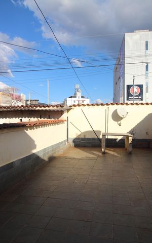 Casa à venda com 374m², 2 quartos e 1 vagaQuintal