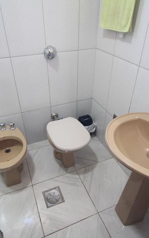 Casa à venda com 374m², 2 quartos e 1 vagaBanheiro