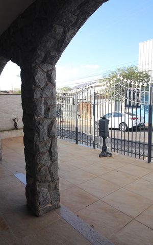 Casa à venda com 374m², 2 quartos e 1 vagaQuintal