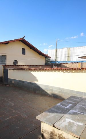 Casa à venda com 374m², 2 quartos e 1 vagaQuintal