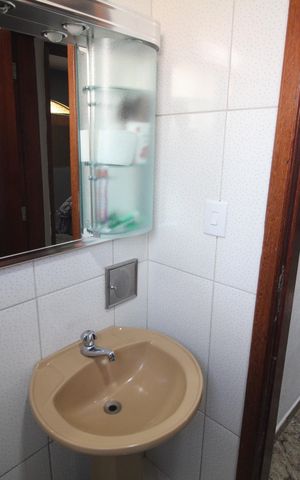 Casa à venda com 374m², 2 quartos e 1 vagaBanheiro