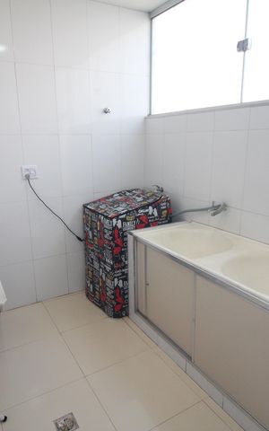 Casa à venda com 374m², 2 quartos e 1 vagaÁrea de Serviço