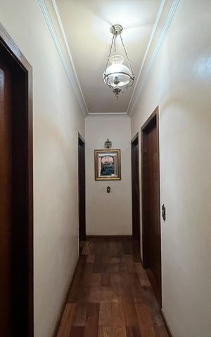 Casa para alugar com 514m², 7 quartos e 4 vagas Casa para alugar com 514m², 7 quartos e 4 vagasCorredor