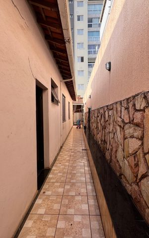 Casa para alugar com 514m², 7 quartos e 4 vagas Casa para alugar com 514m², 7 quartos e 4 vagasCorredor
